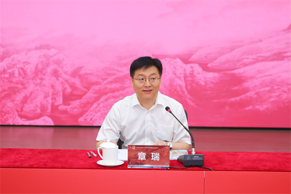 主持人章瑞.jpg