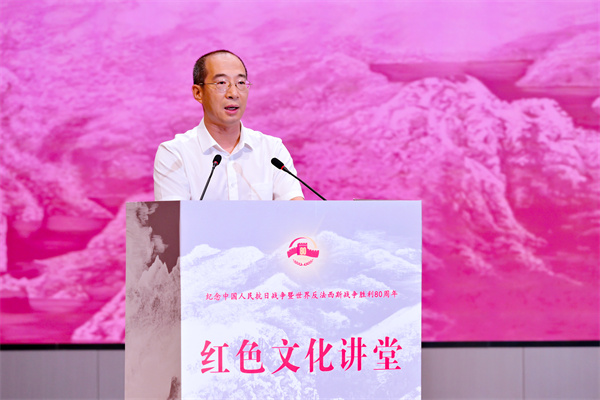 主持人：汪旭晖.jpg