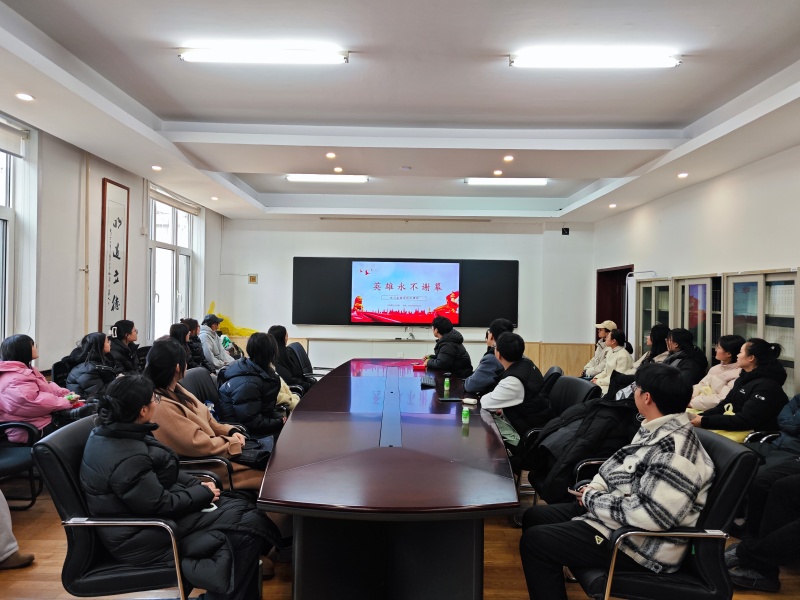 1774505543239658.jpg 照片-马克思主义学院-“开学第一课”“英雄永不谢幕”_副本.jpg